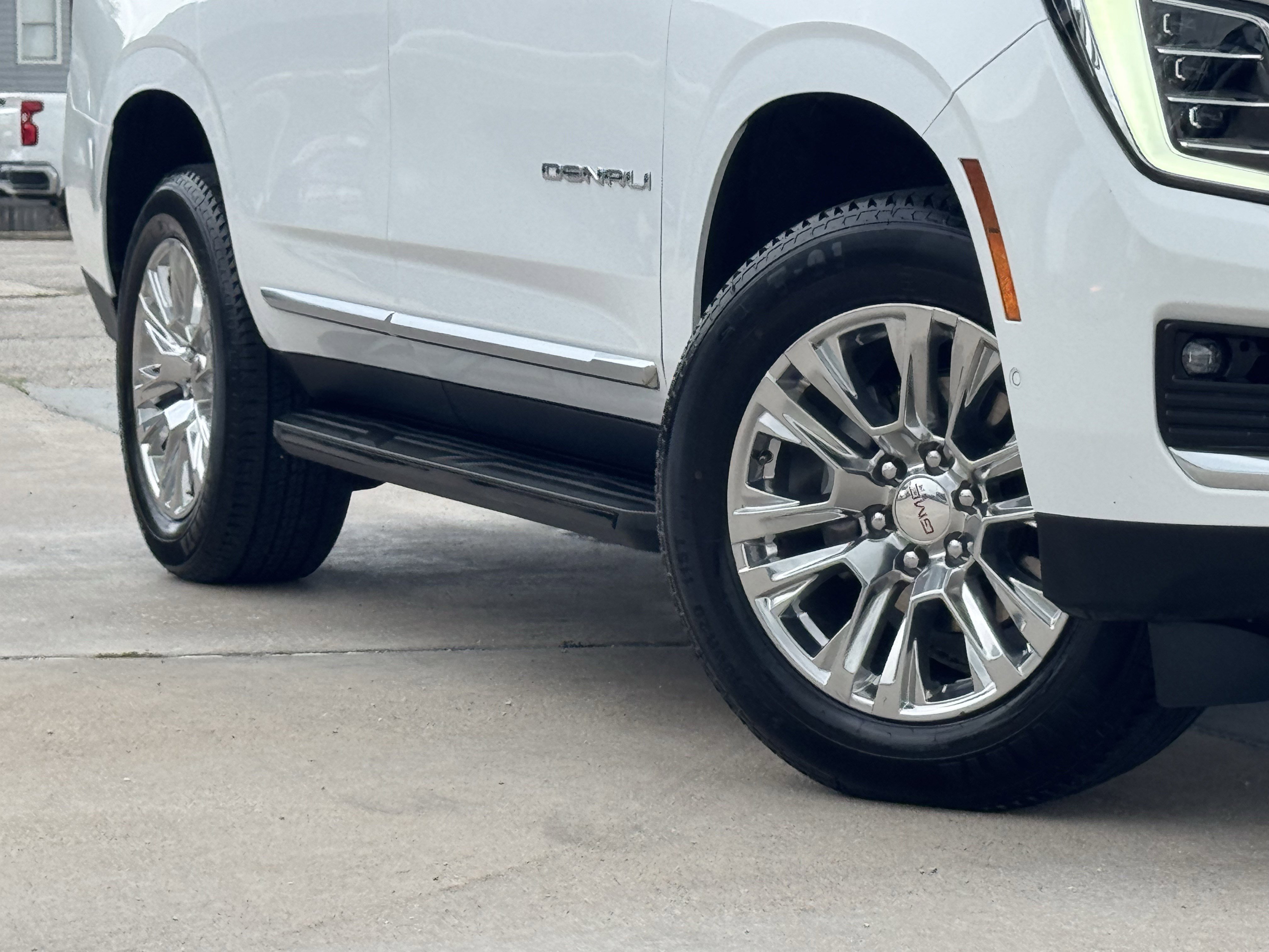 Used 2025 GMC Yukon Denali image 13
