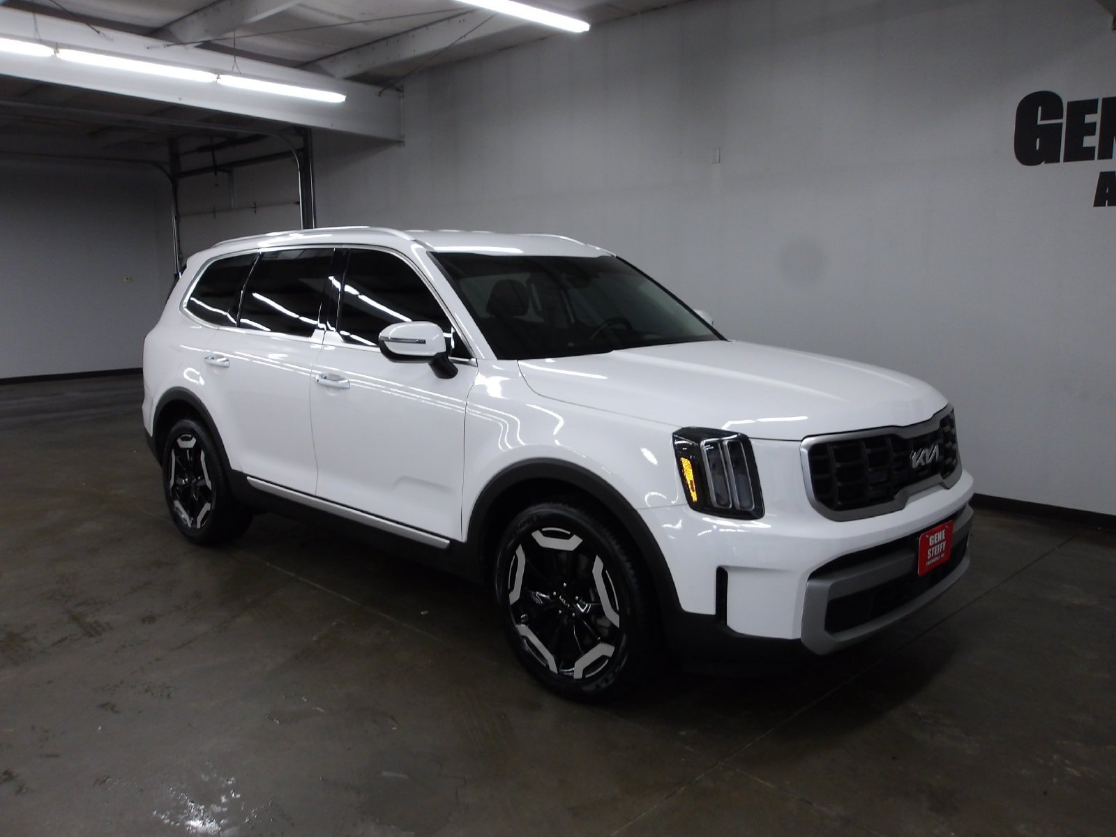 Used 2024 Kia Telluride S AWD/4WD image 3