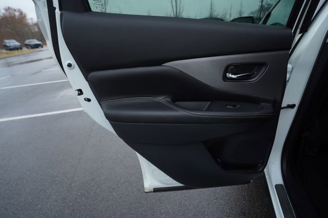 Used 2024 Nissan Murano SV w/ SV Midnight Edition Package image 16