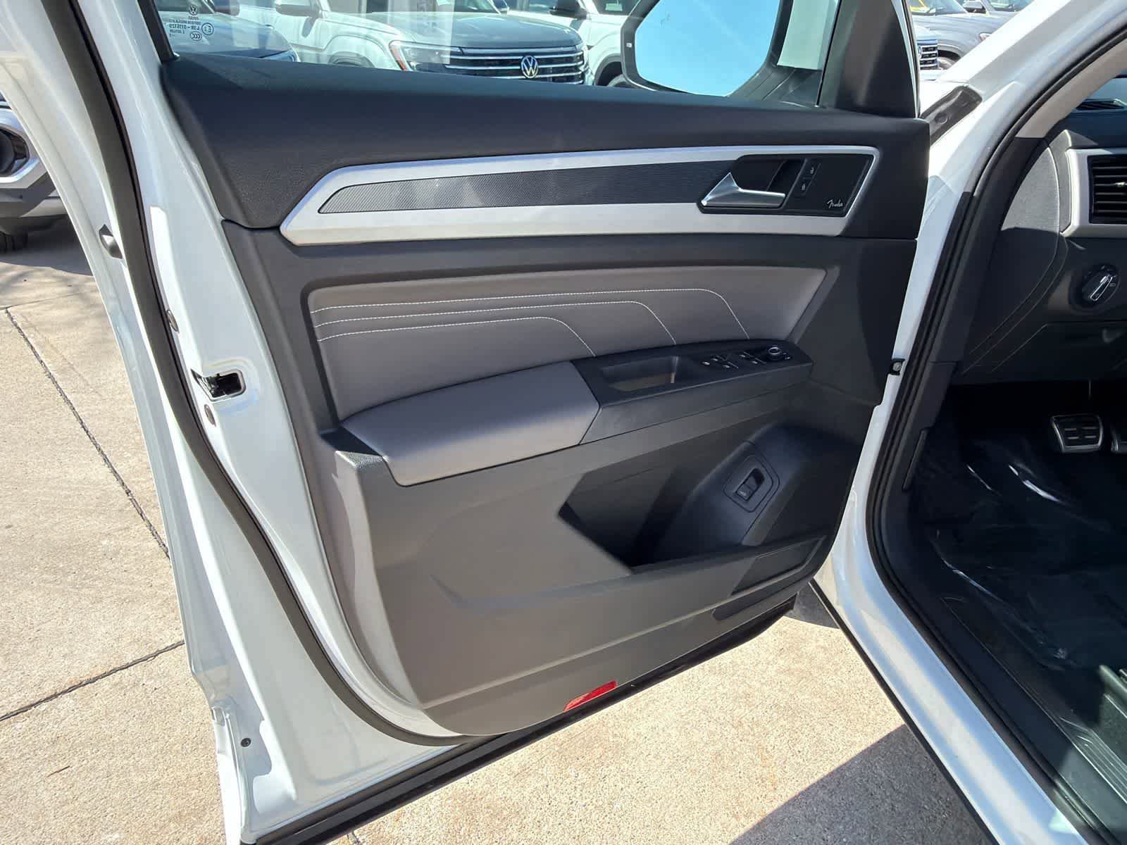 Used 2023 Volkswagen Atlas SEL Premium image 22
