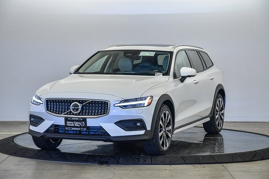 New 2026 Volvo V60 B5 Cross Country Ultra w/ Climate Package