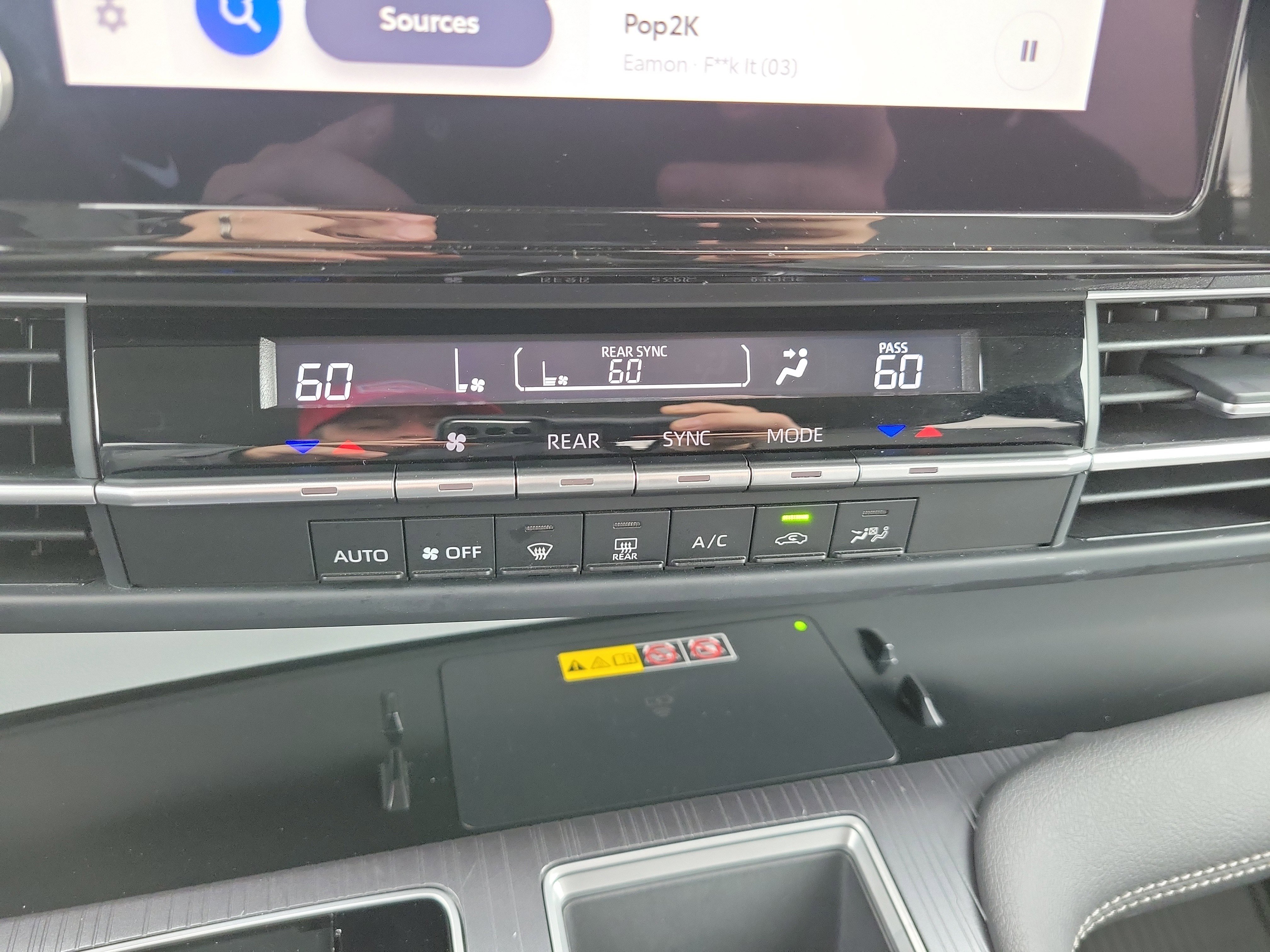 Used 2025 Toyota Sienna LE AWD/4WD image 17