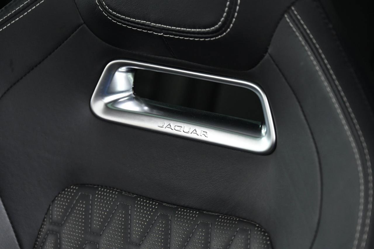 Used 2020 Jaguar F-PACE SVR image 20