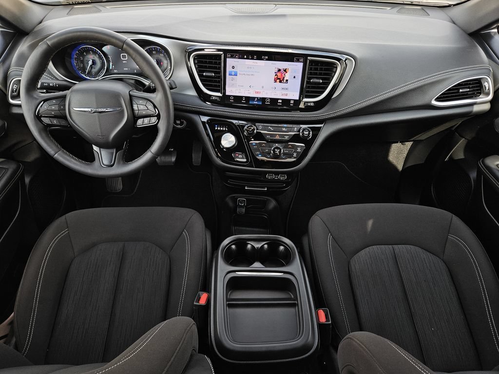 Used 2024 Chrysler Pacifica Touring FWD image 25