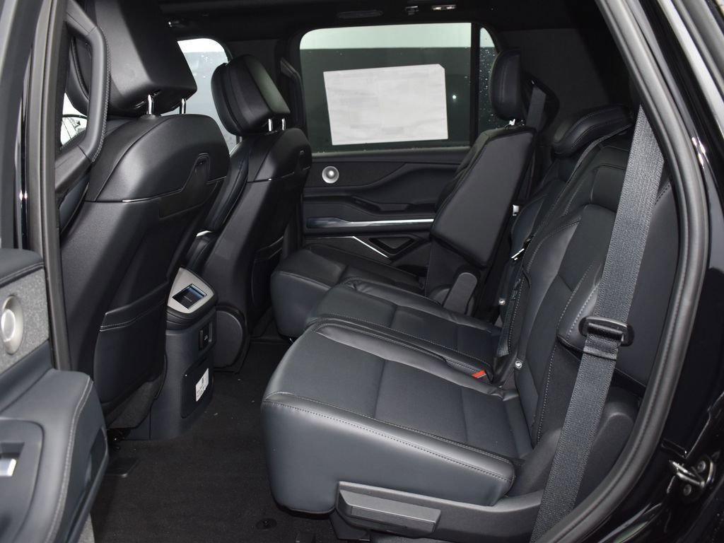 New 2026 Lincoln Navigator Reserve w/ Jet Appearance Package AWD/4WD image 11