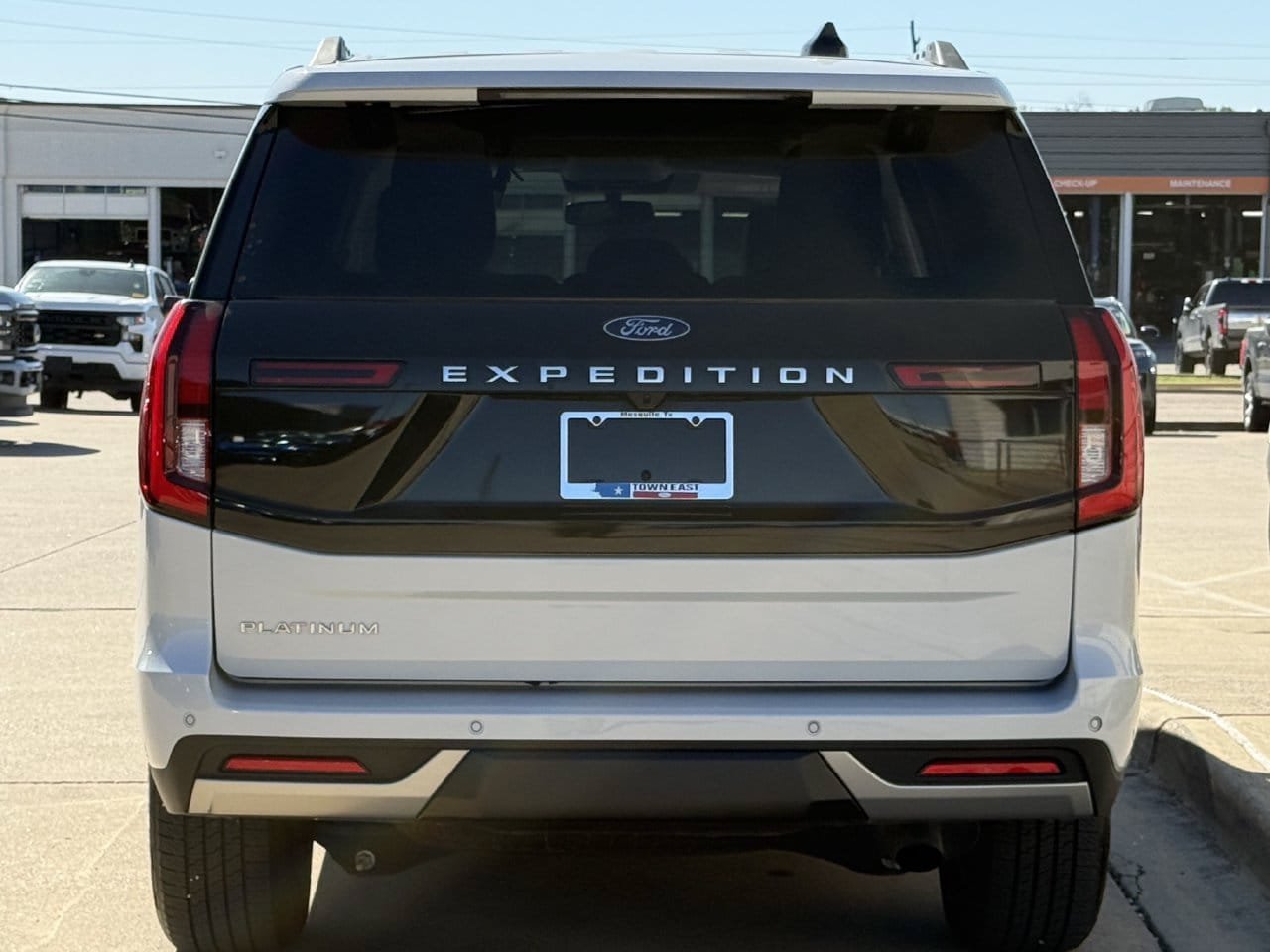 Used 2025 Ford Expedition Platinum AWD/4WD image 6