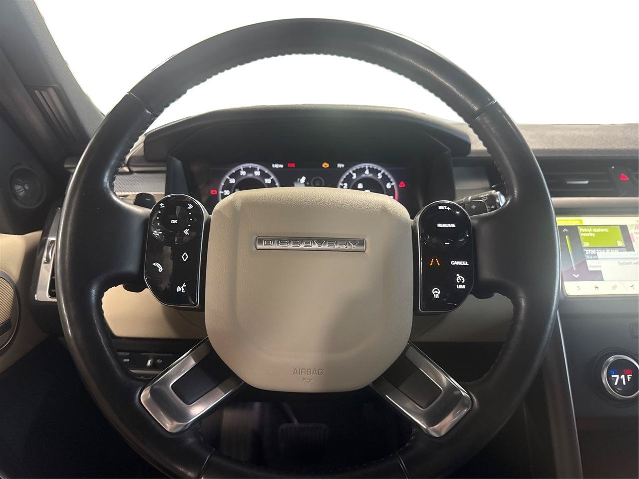 Used 2020 Land Rover Discovery Landmark AWD/4WD image 16
