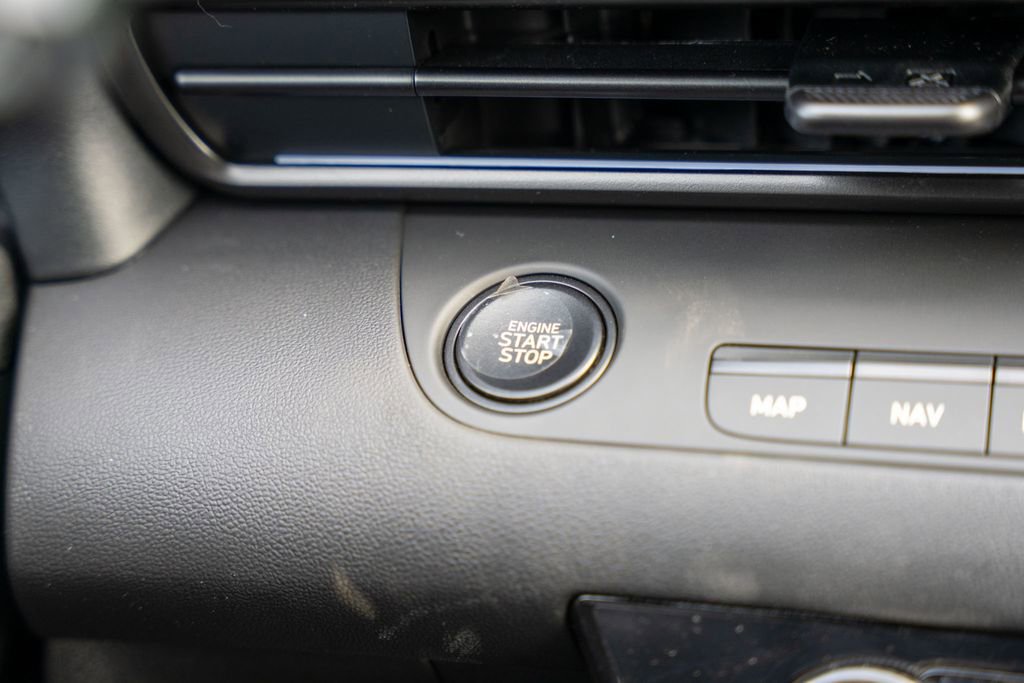 New 2025 Hyundai Elantra SEL image 24