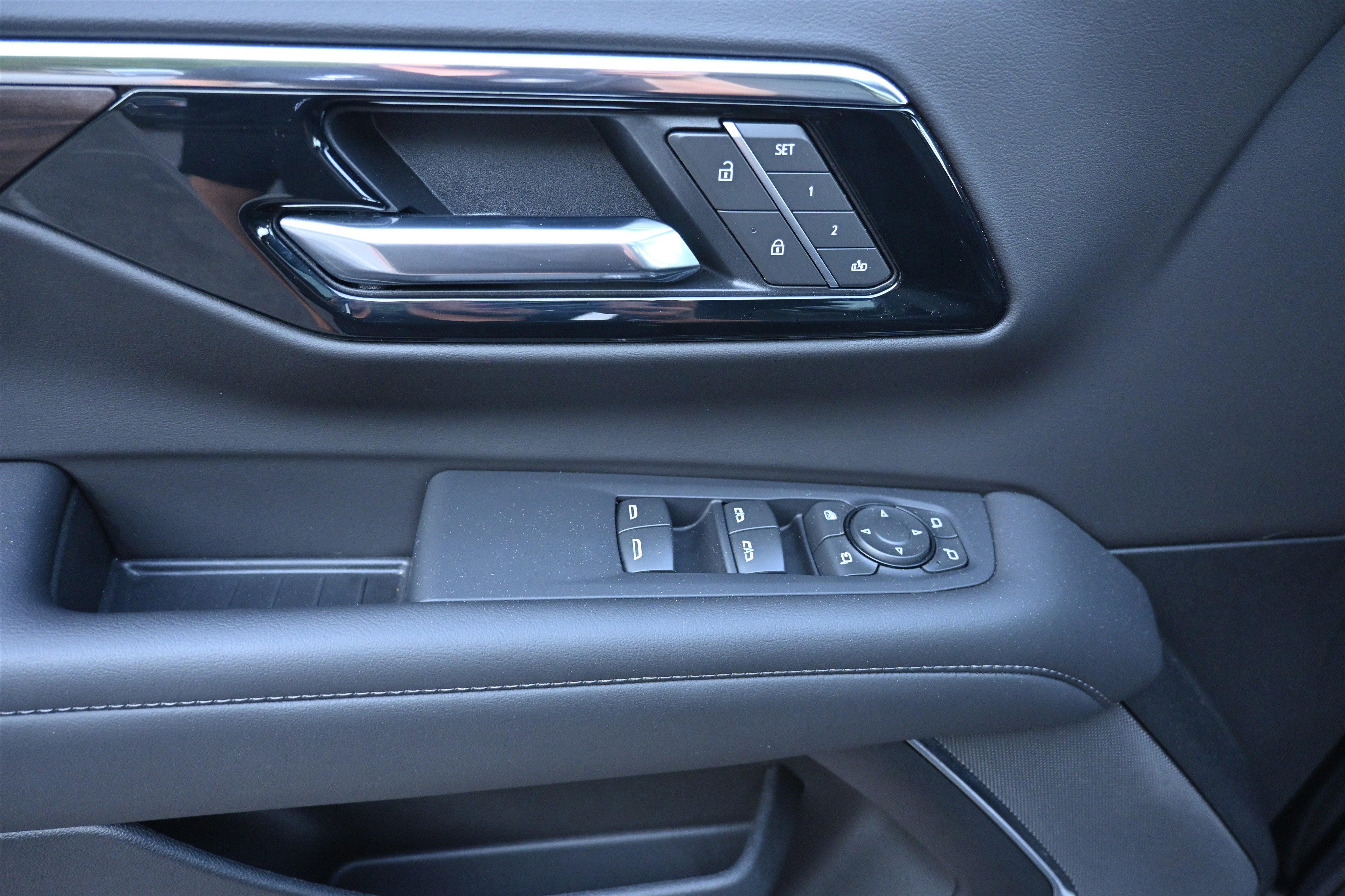 Used 2025 Chevrolet Tahoe Z71 w/ Comfort Package image 16