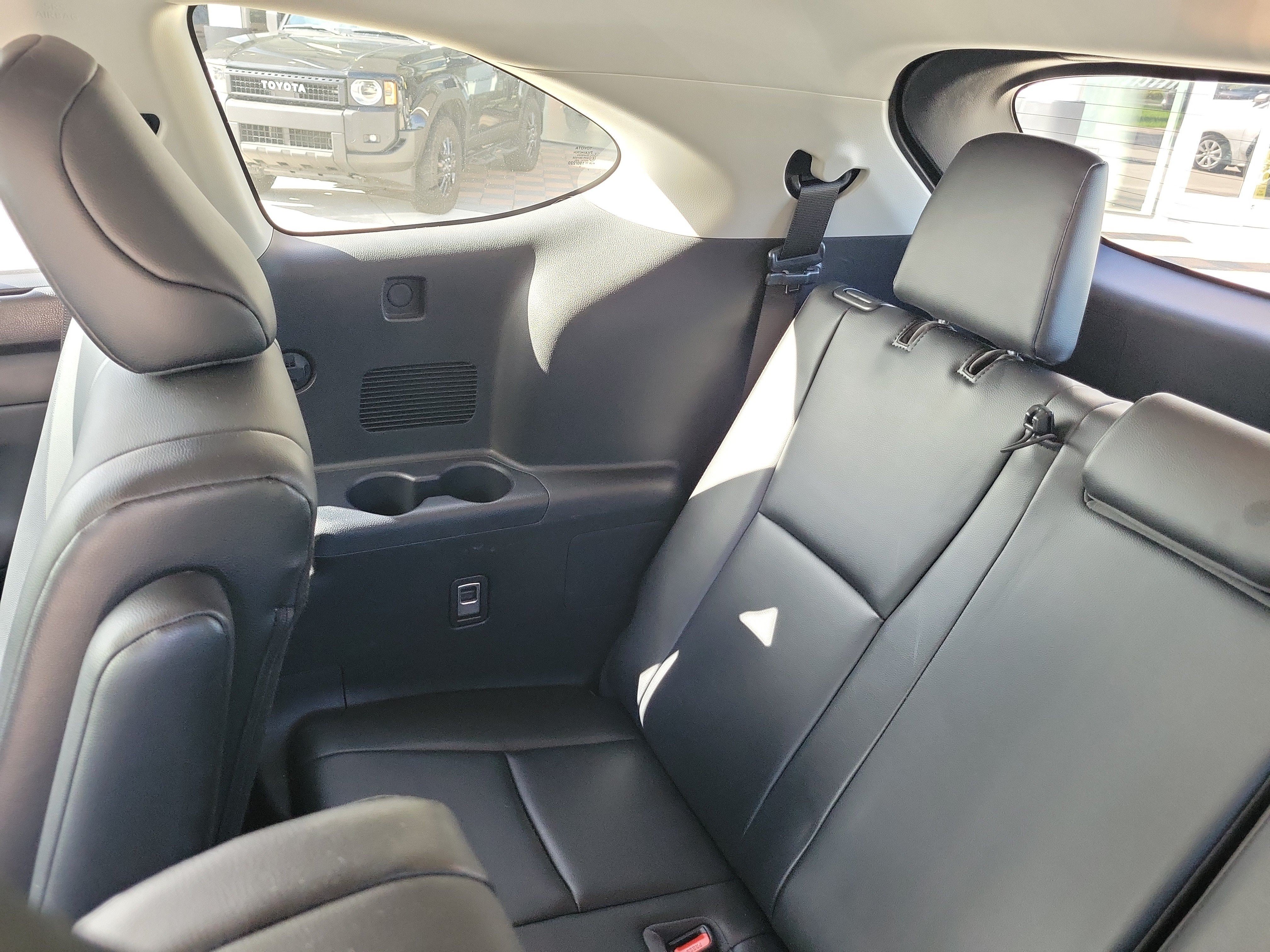 Used 2021 Toyota Highlander XLE AWD/4WD image 15
