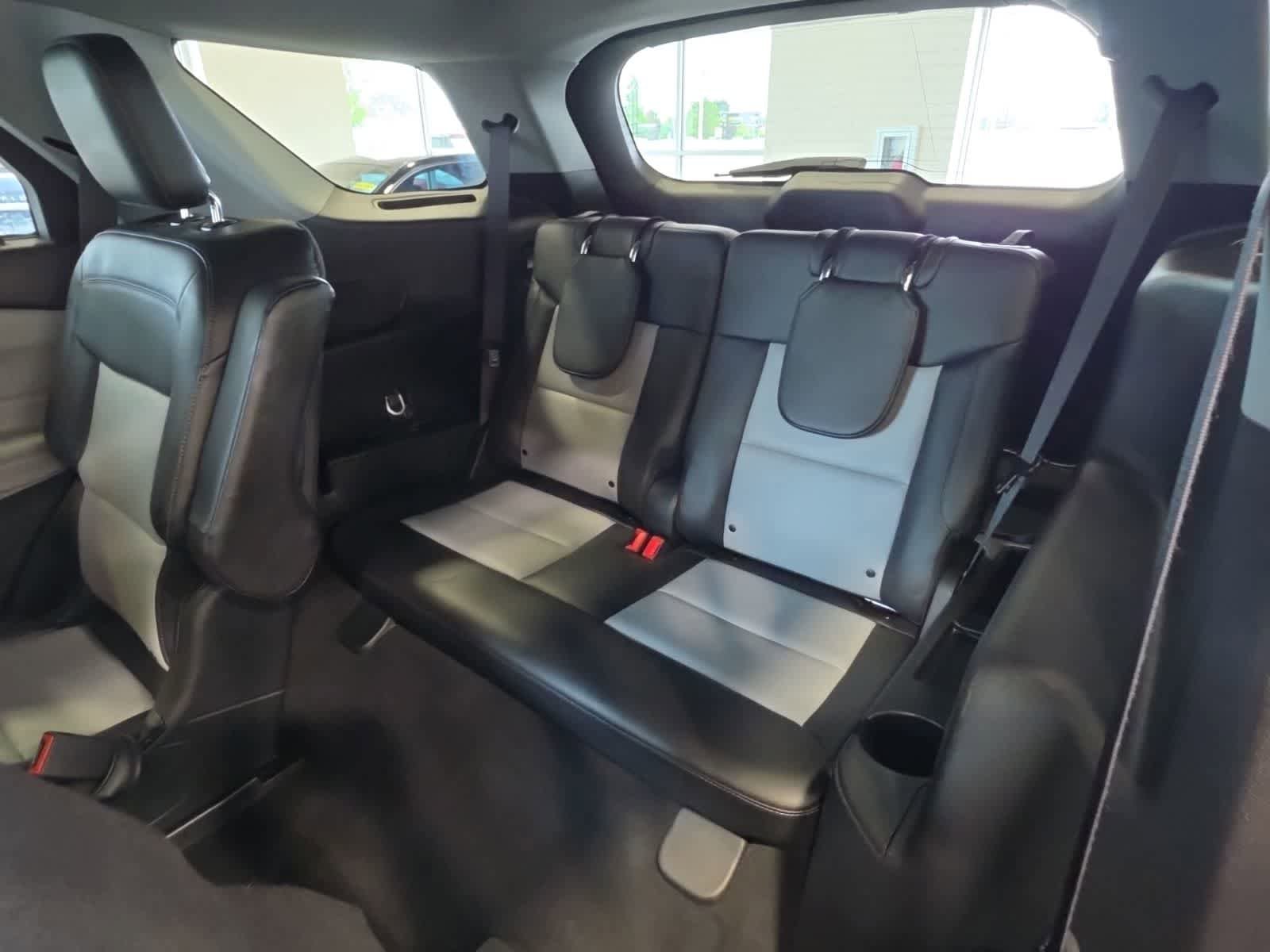 Used 2023 Ford Explorer XLT w/ Equipment Group 202A AWD/4WD image 31