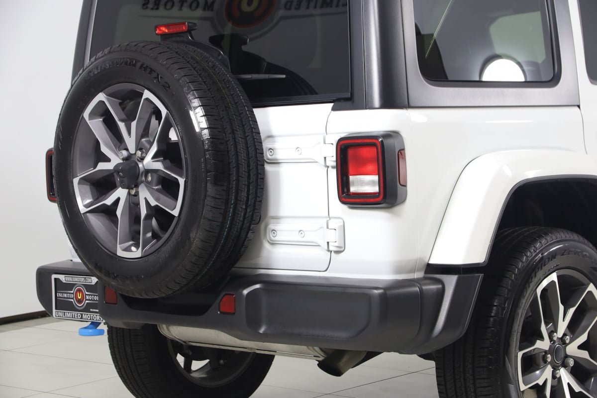 Used 2024 Jeep Wrangler Unlimited w/ Convenience Group AWD/4WD image 39