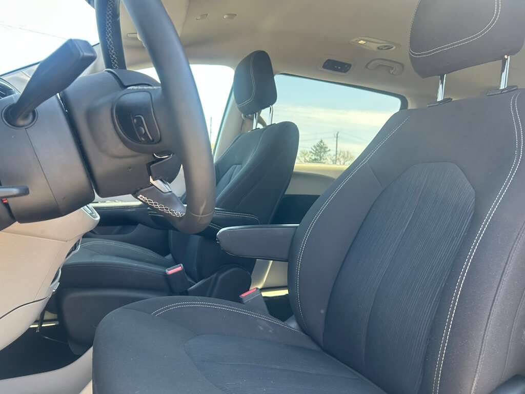 Used 2024 Chrysler Voyager LX FWD image 11