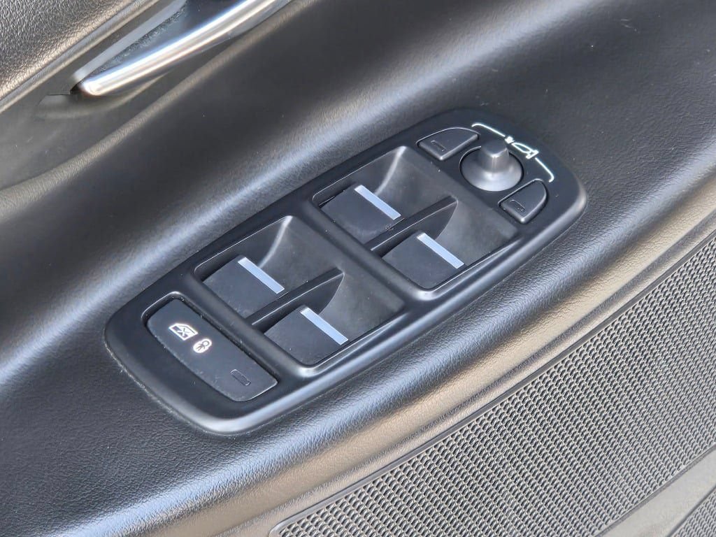 Used 2019 Jaguar XE R-Sport RWD image 21