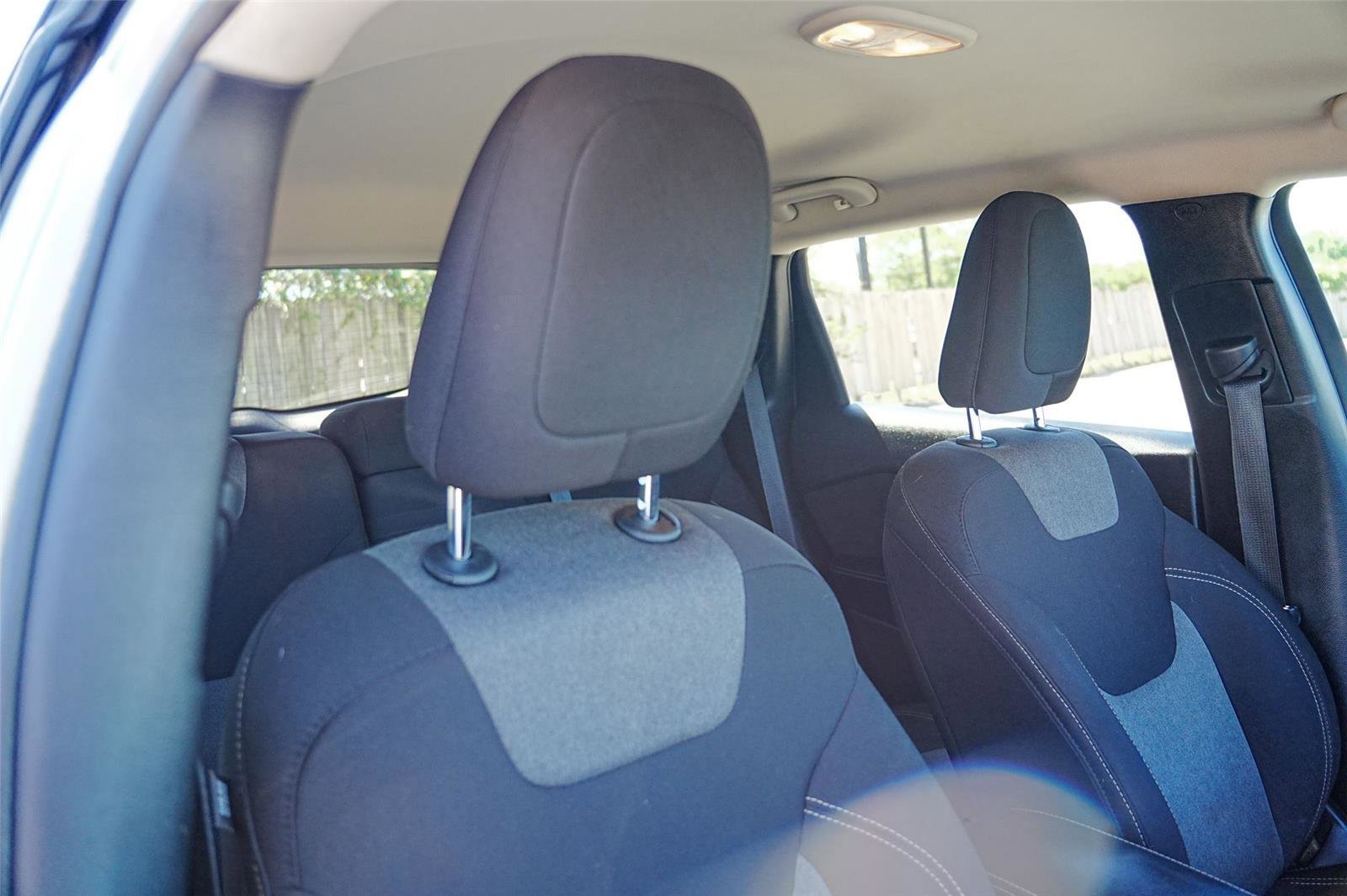 Used 2016 Jeep Cherokee Sport image 34