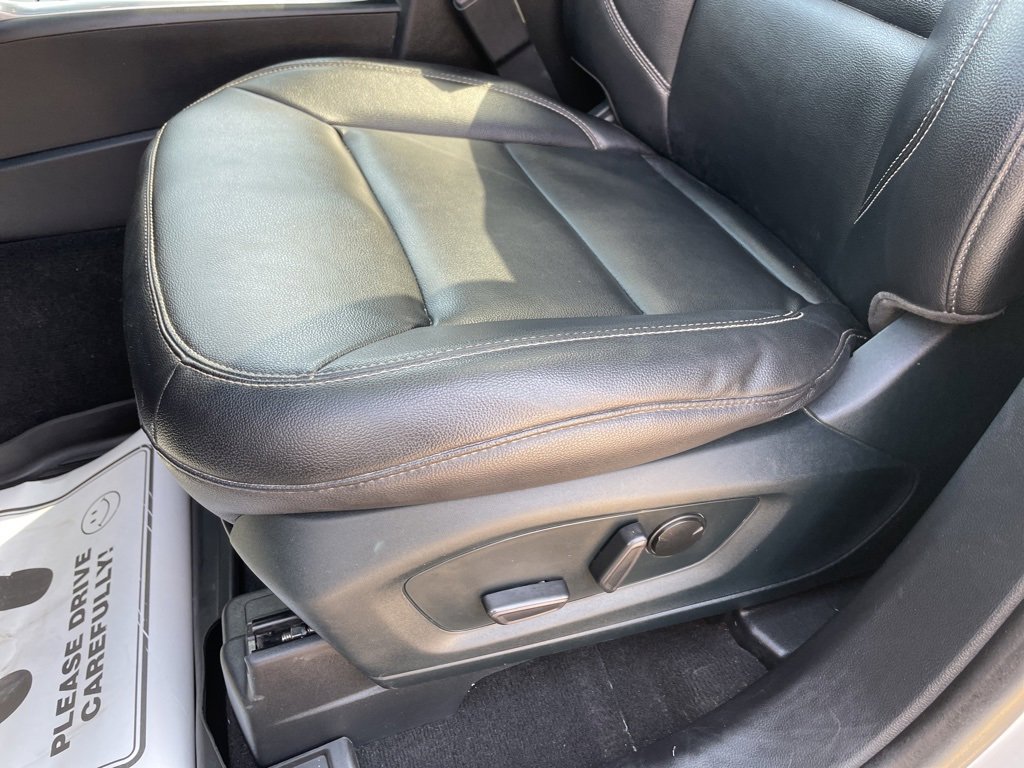 Used 2021 Ford Explorer XLT w/ Equipment Group 202A image 4