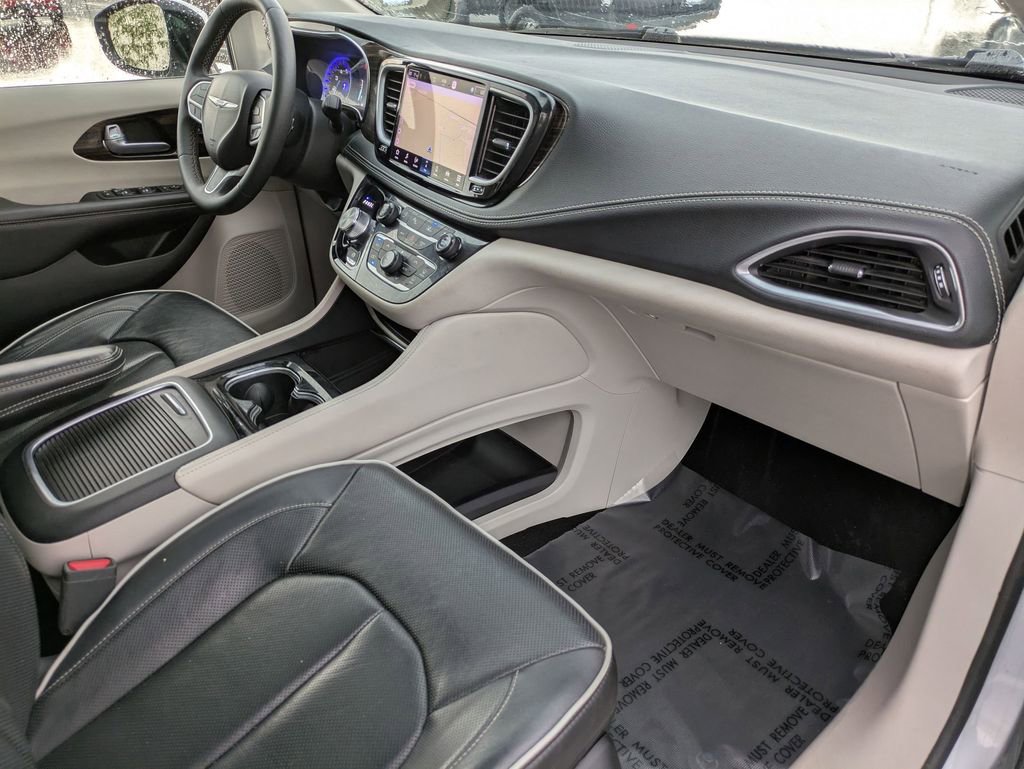 Used 2023 Chrysler Pacifica Limited image 29
