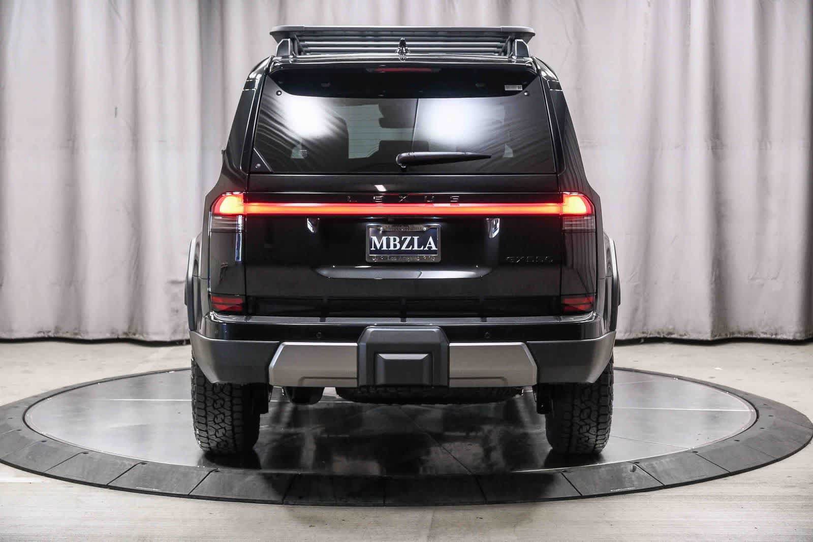 Used 2024 Lexus GX 550 AWD/4WD image 3