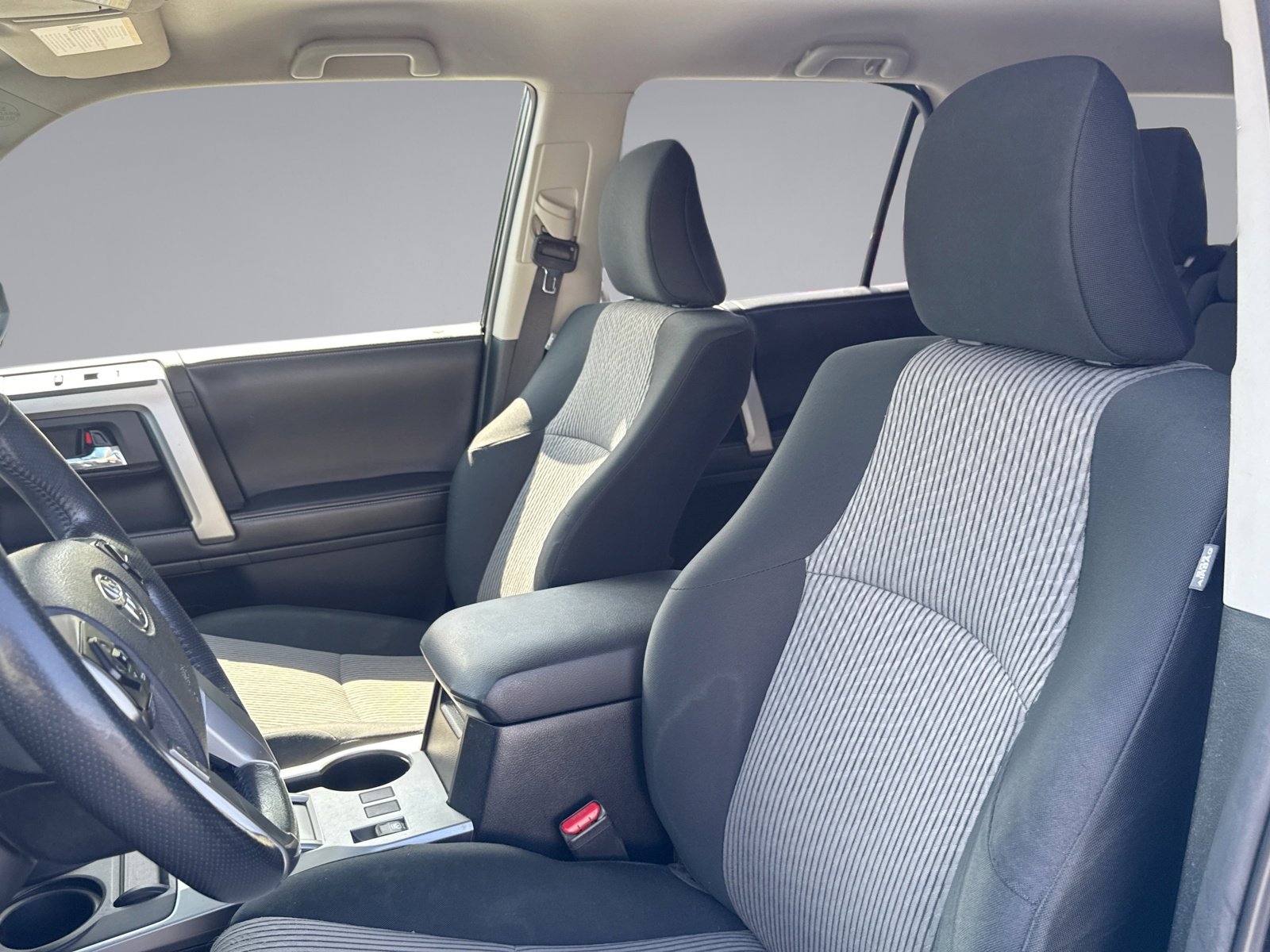Used 2018 Toyota 4Runner SR5 AWD/4WD image 29