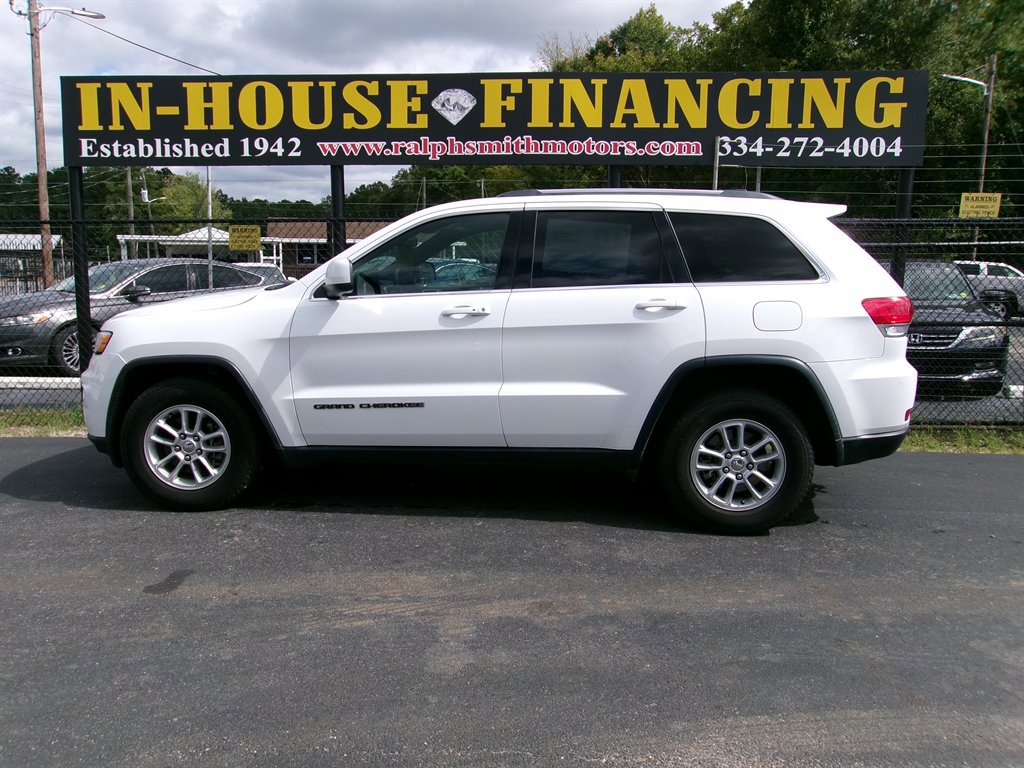 Used 2018 Jeep Grand Cherokee Laredo image 1