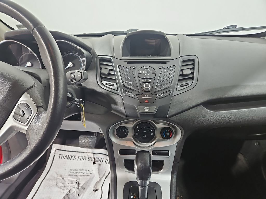 Used 2015 Ford Fiesta SE image 18