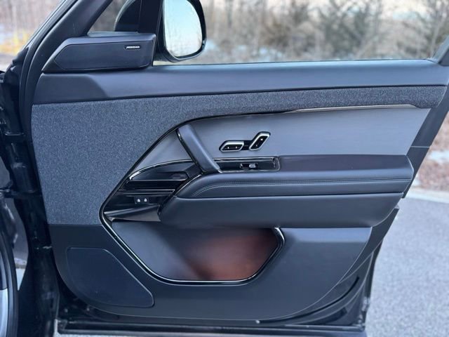 Used 2025 Land Rover Range Rover Sport SE image 18