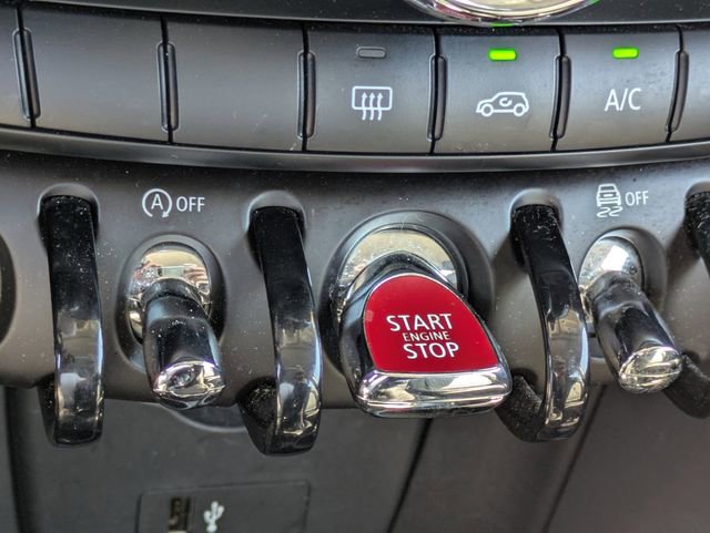 Used 2019 MINI Cooper 2-Door Hardtop FWD image 32
