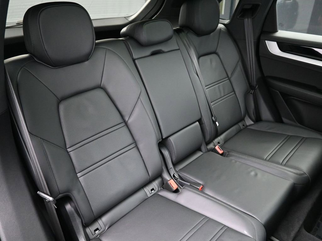 Used 2025 Porsche Cayenne S image 28