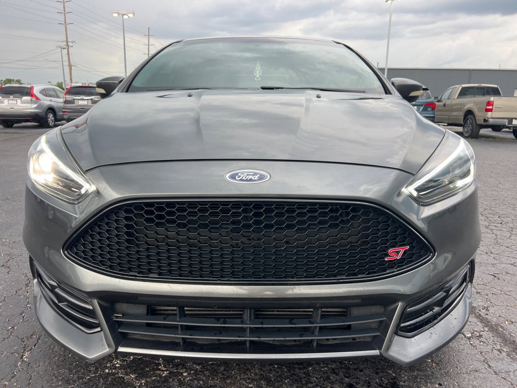 Used 2018 Ford Focus ST FWD image 2