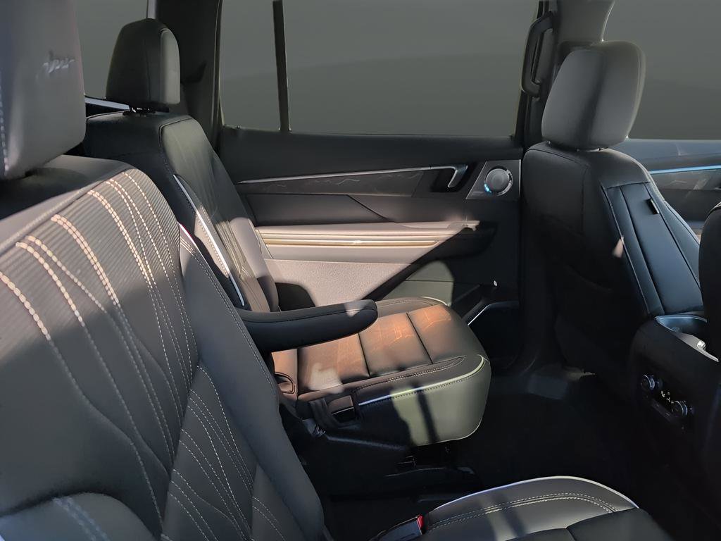 Used 2025 Buick Enclave Avenir w/ Super Cruise Package image 15