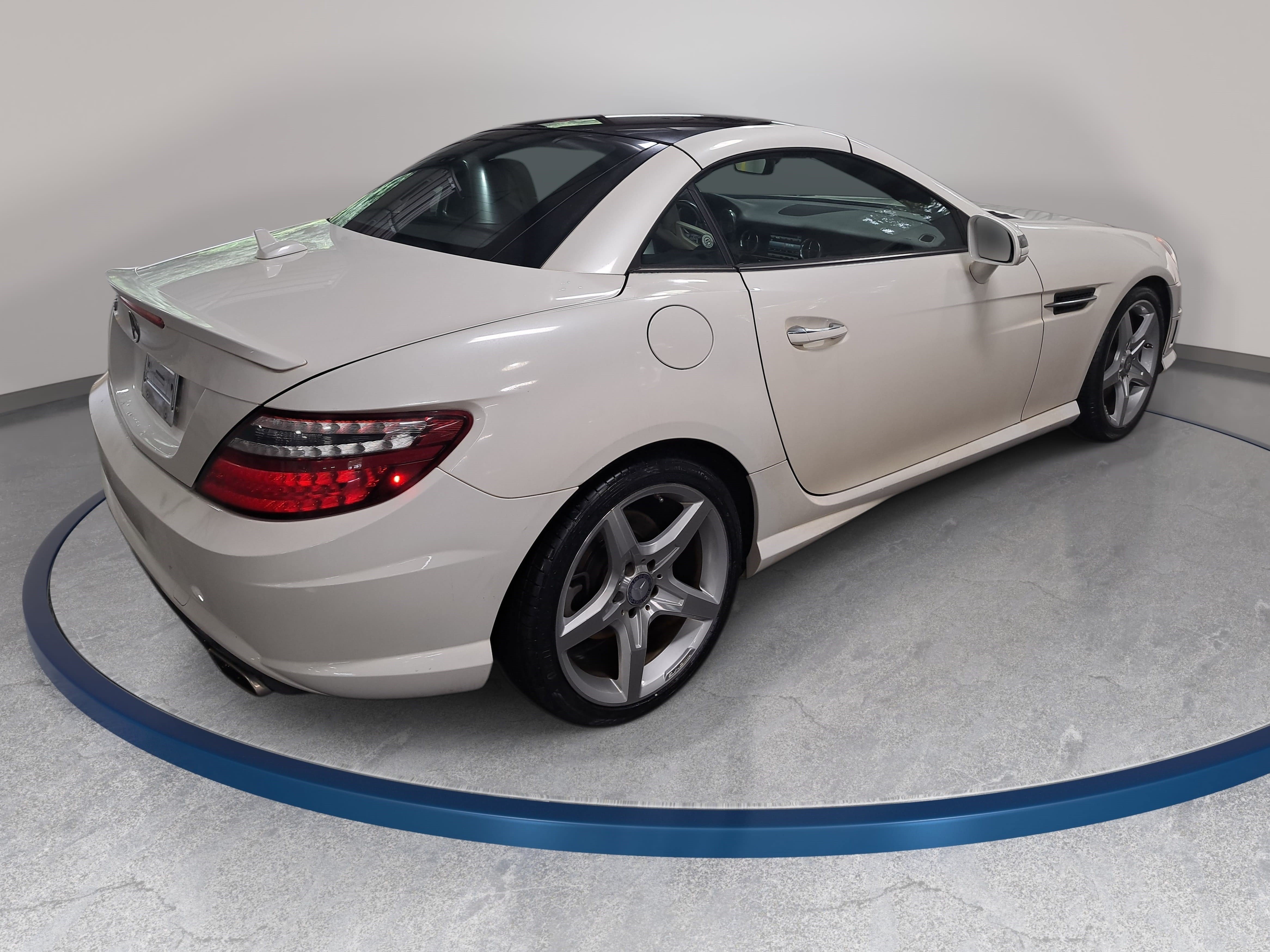 Used 2014 Mercedes-Benz SLK 350 image 5