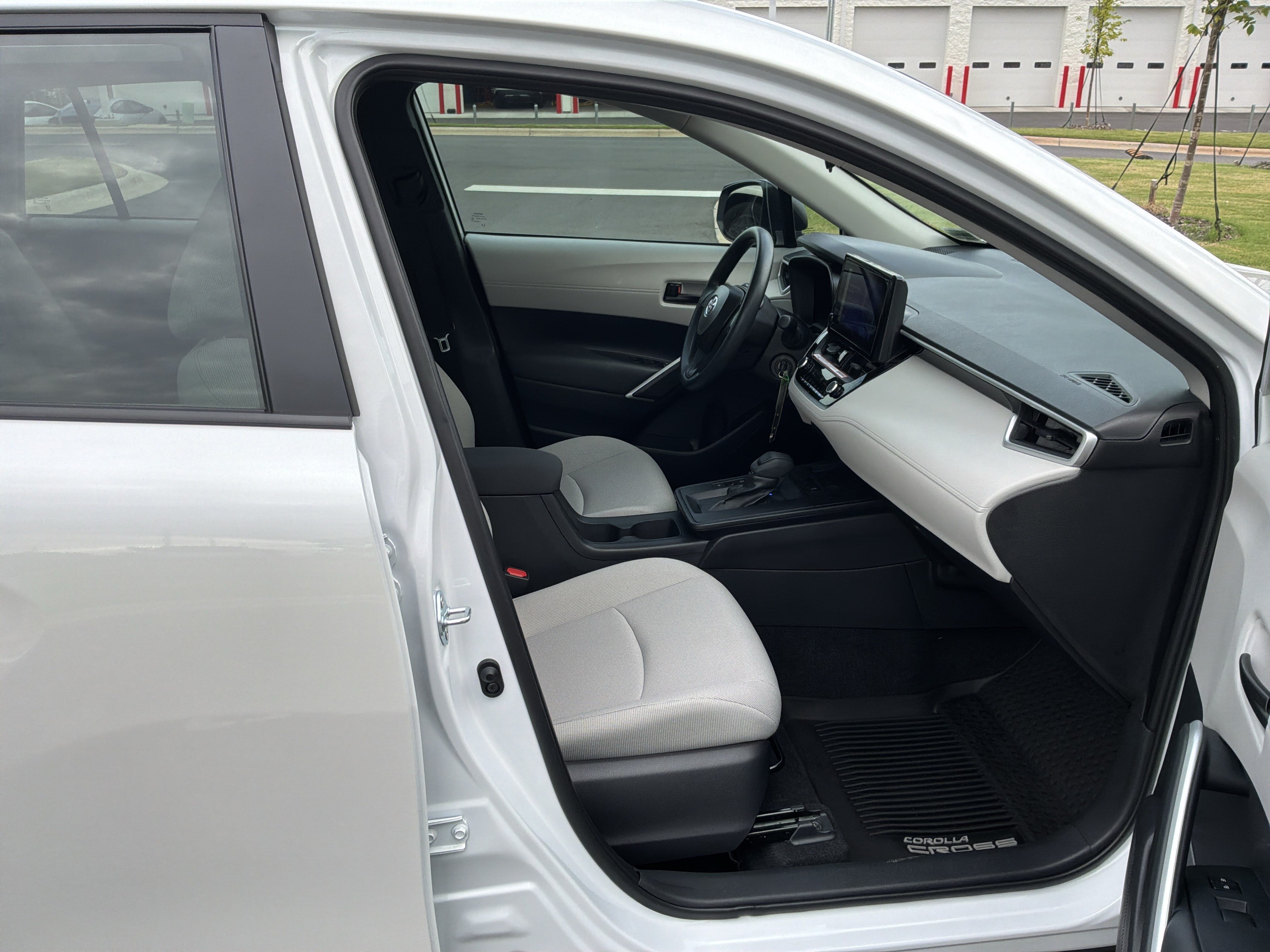Used 2026 Toyota Corolla Cross L FWD image 32