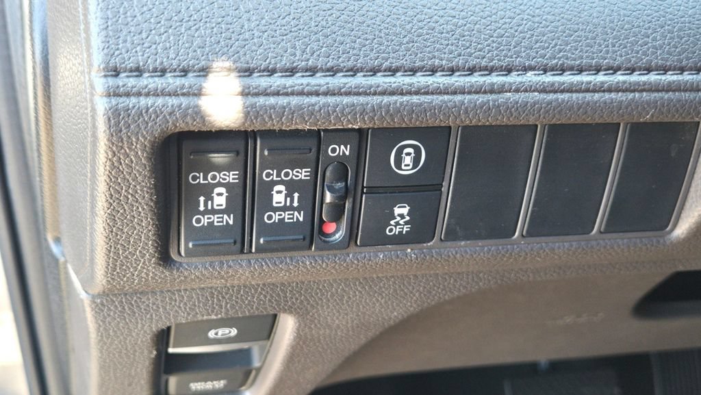 Used 2024 Honda Odyssey EX image 17