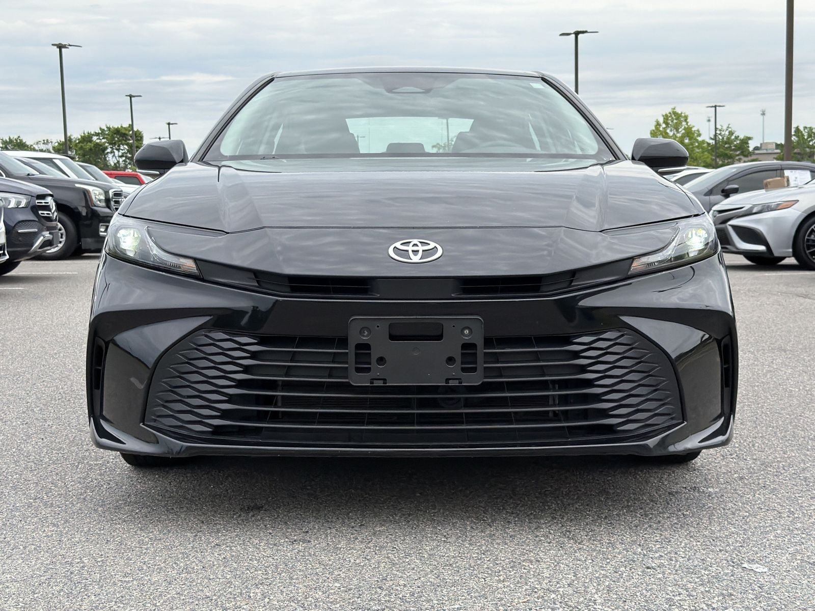 Used 2025 Toyota Camry LE FWD image 8