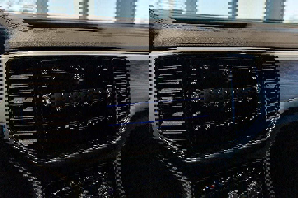 Used 2023 Volkswagen Atlas Cross Sport SE image 26