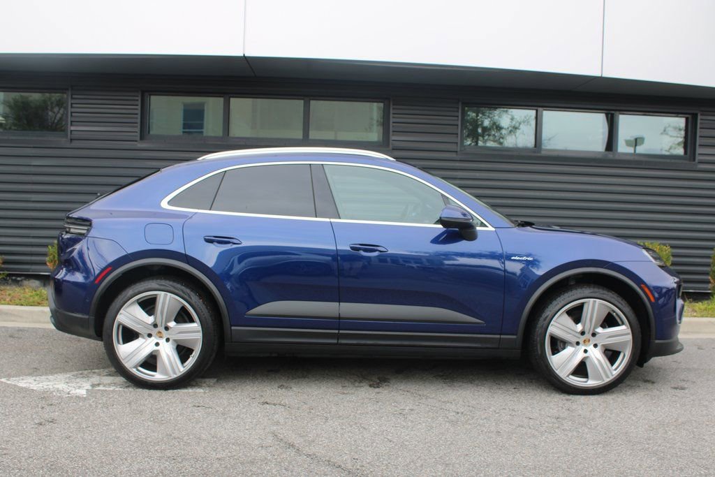 Certified 2024 Porsche Macan 4 Electric image 8