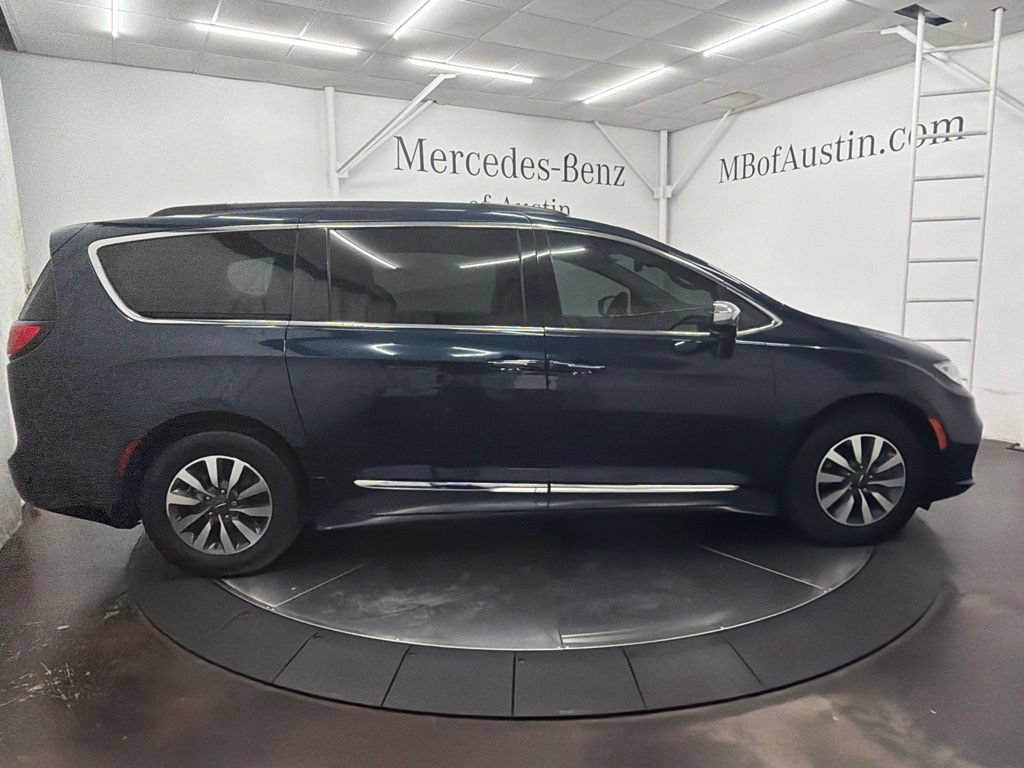 Used 2023 Chrysler Pacifica Limited FWD image 8