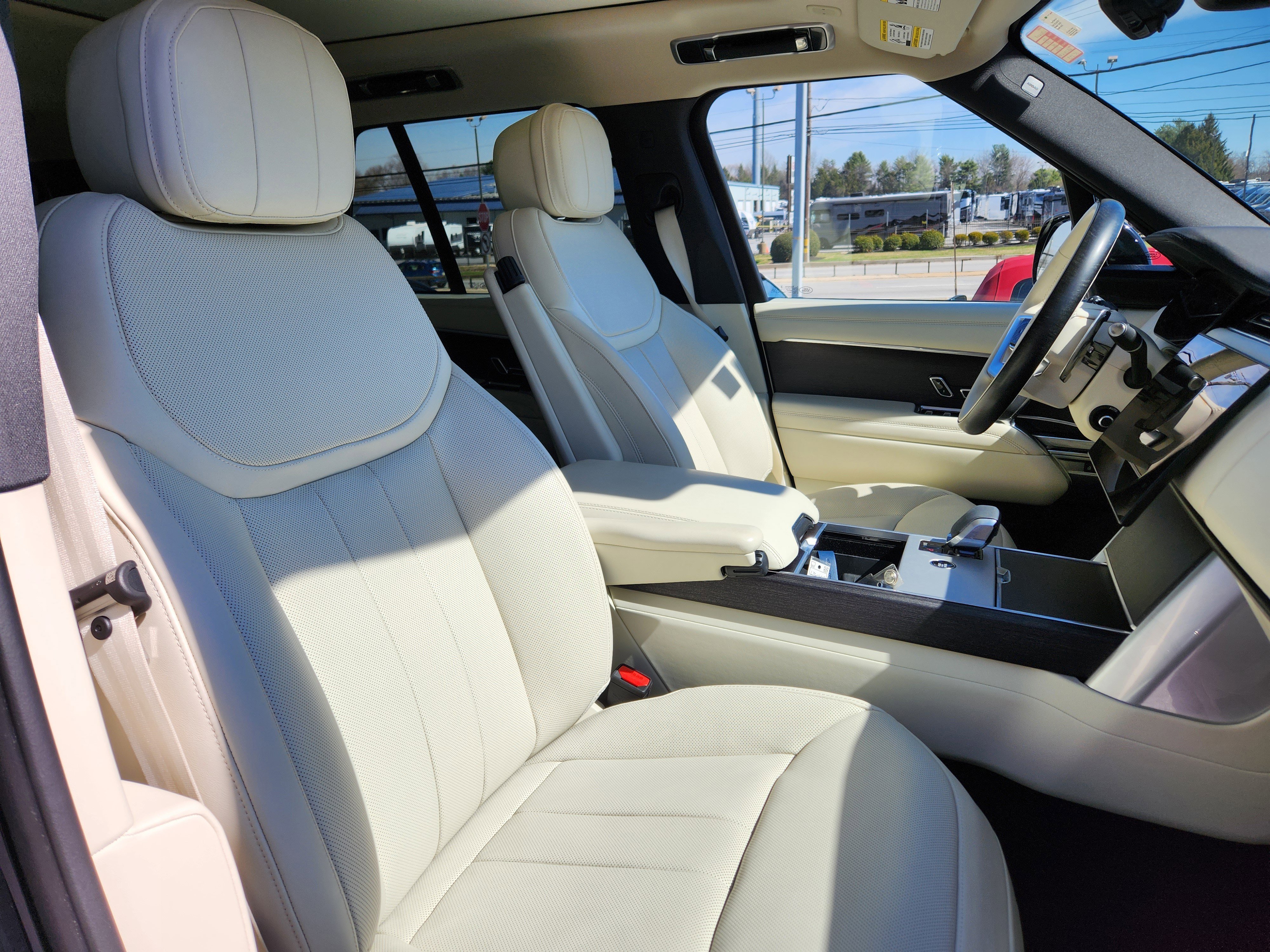 Used 2024 Land Rover Range Rover SE image 16