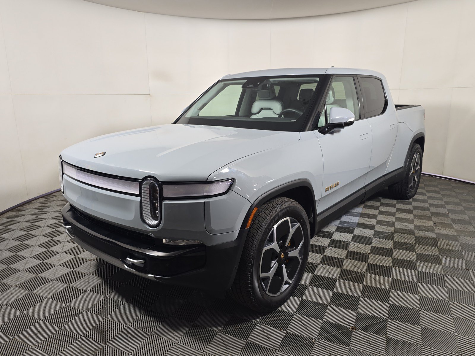 Used 2022 Rivian R1T Adventure AWD/4WD image 1