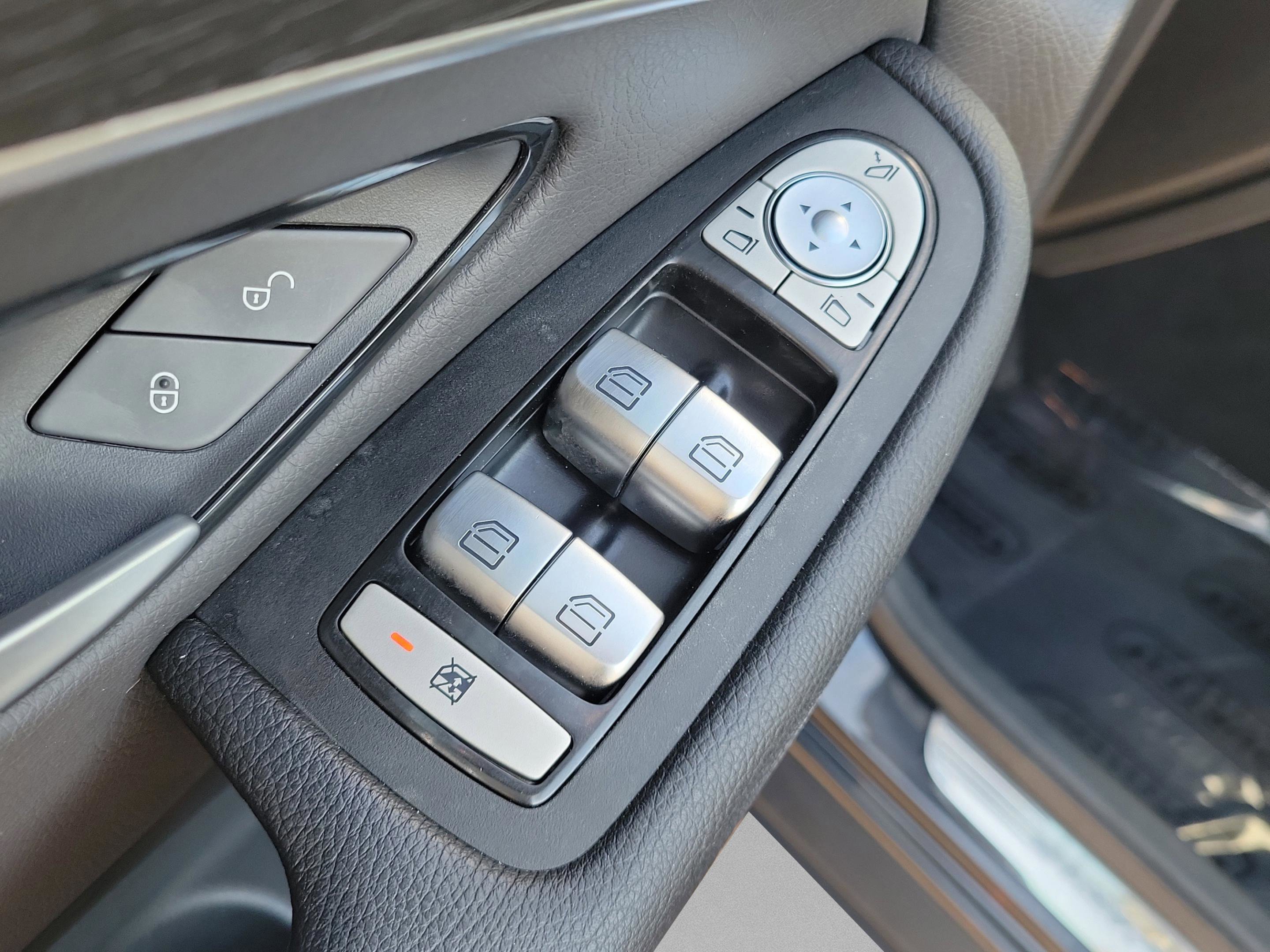 Used 2021 Mercedes-Benz GLC 300 image 26