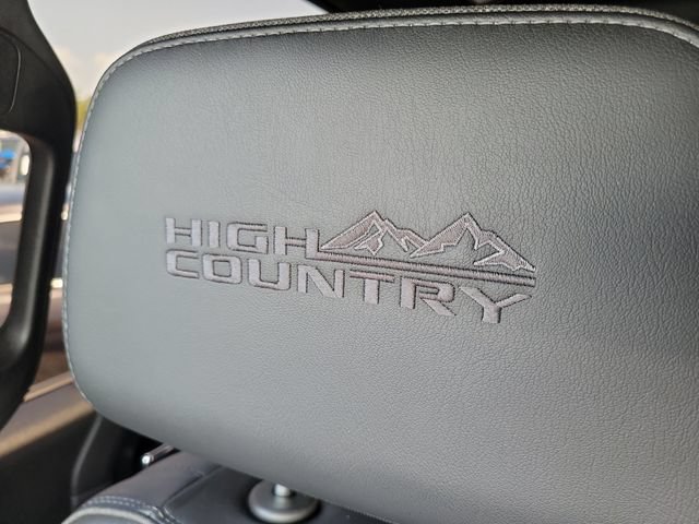 Used 2020 Chevrolet Silverado 1500 High Country w/ Technology Package RWD image 14