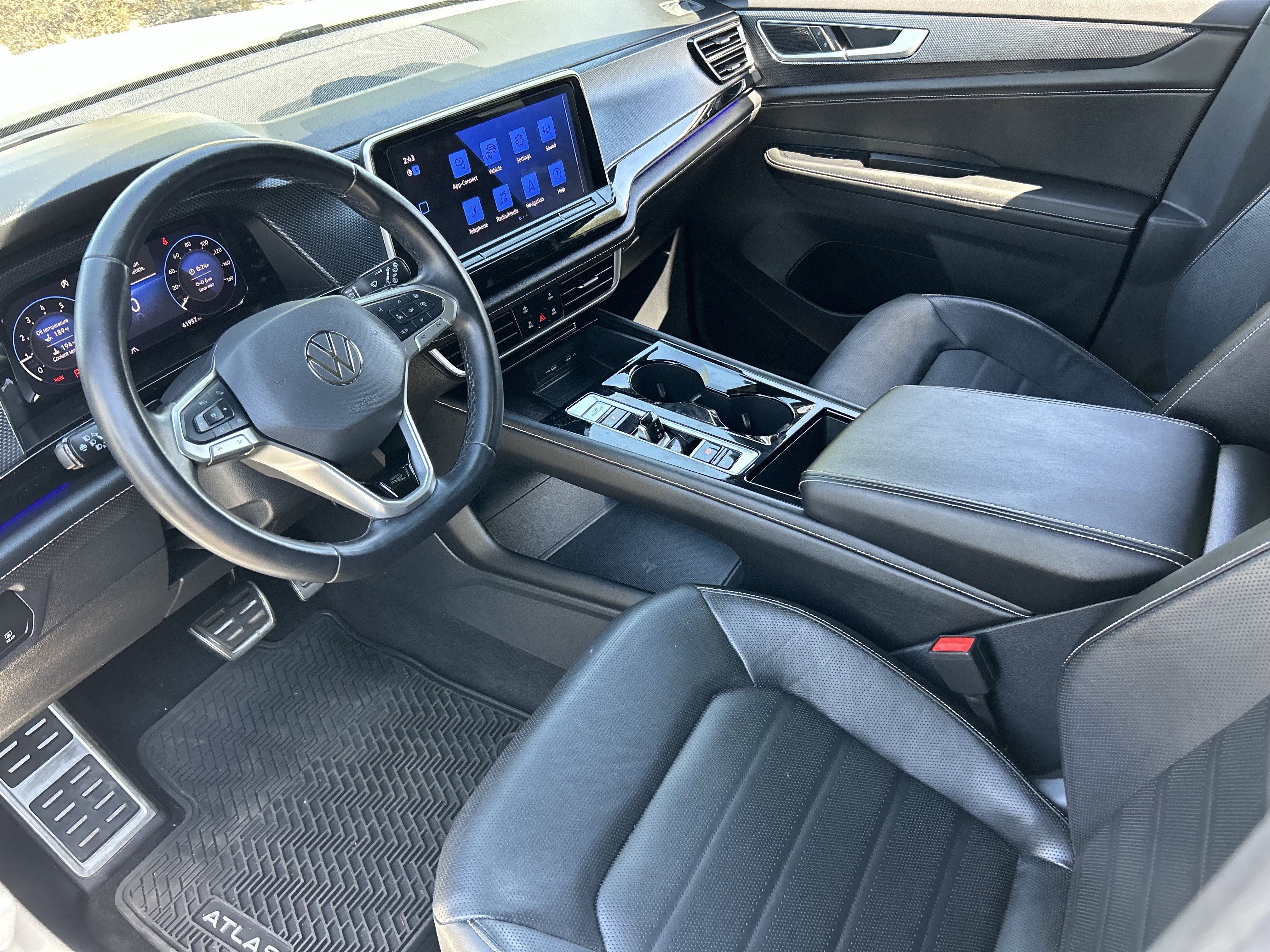 Certified 2024 Volkswagen Atlas Cross Sport SEL R-Line AWD/4WD image 16