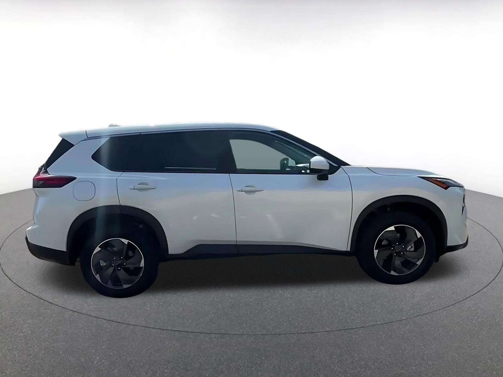 Used 2025 Nissan Rogue SV FWD image 16