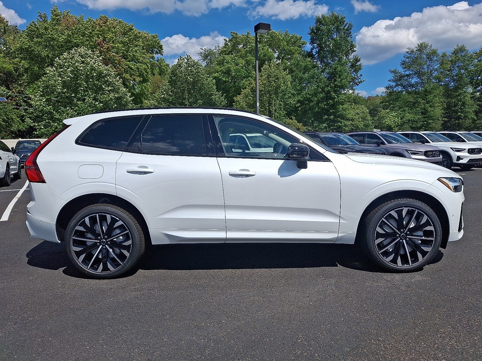New 2026 Volvo XC60 B5 Ultra w/ Climate Package image 7