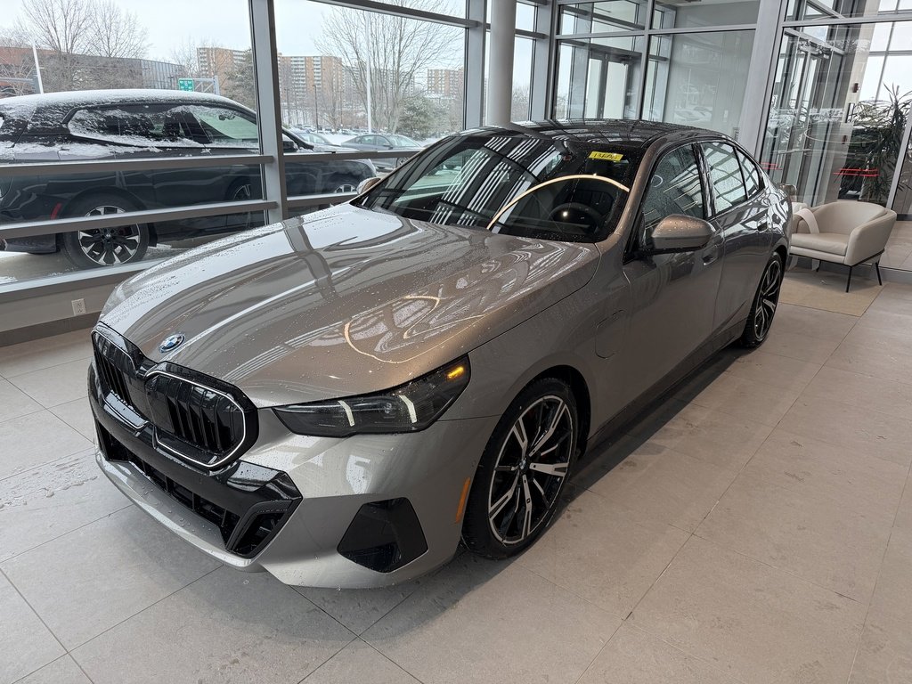 New 2026 BMW 550e xDrive image 3