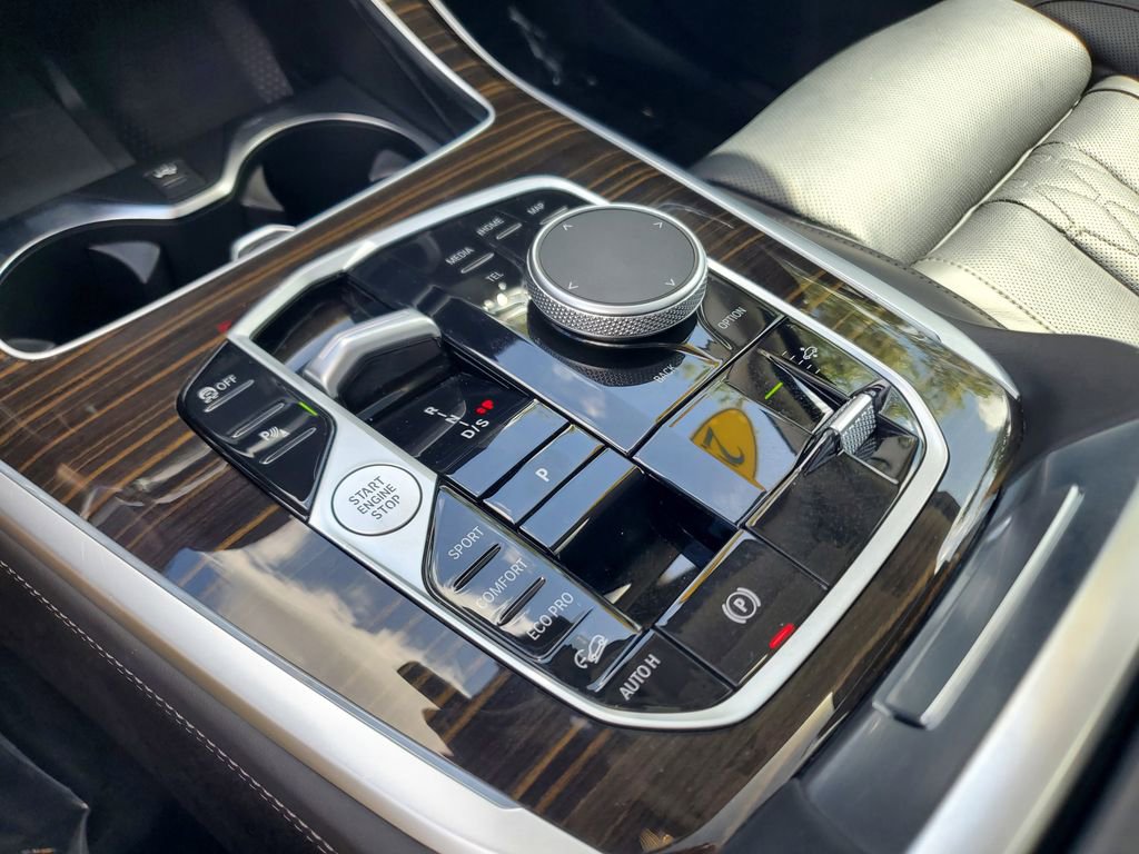 Used 2025 BMW X7 xDrive40i image 32