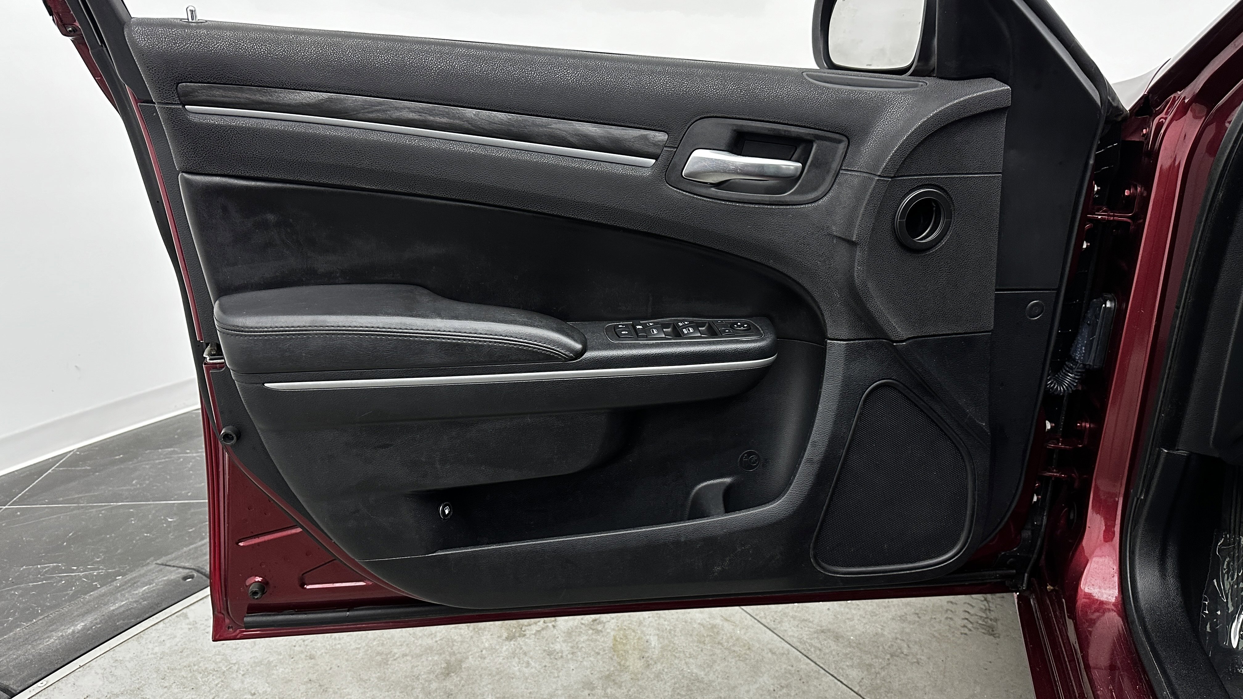 Used 2018 Chrysler 300 Touring L image 12