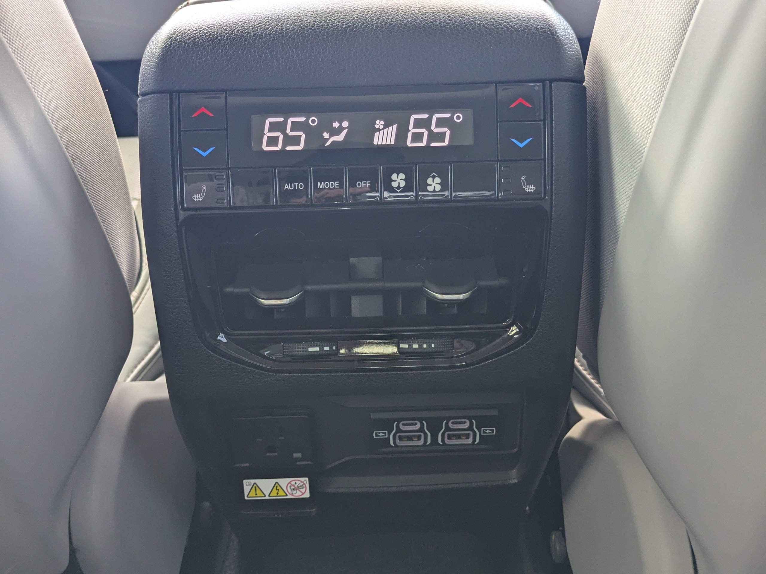 Used 2021 Jeep Grand Cherokee L Summit w/ Luxury Tech Group V AWD/4WD image 16