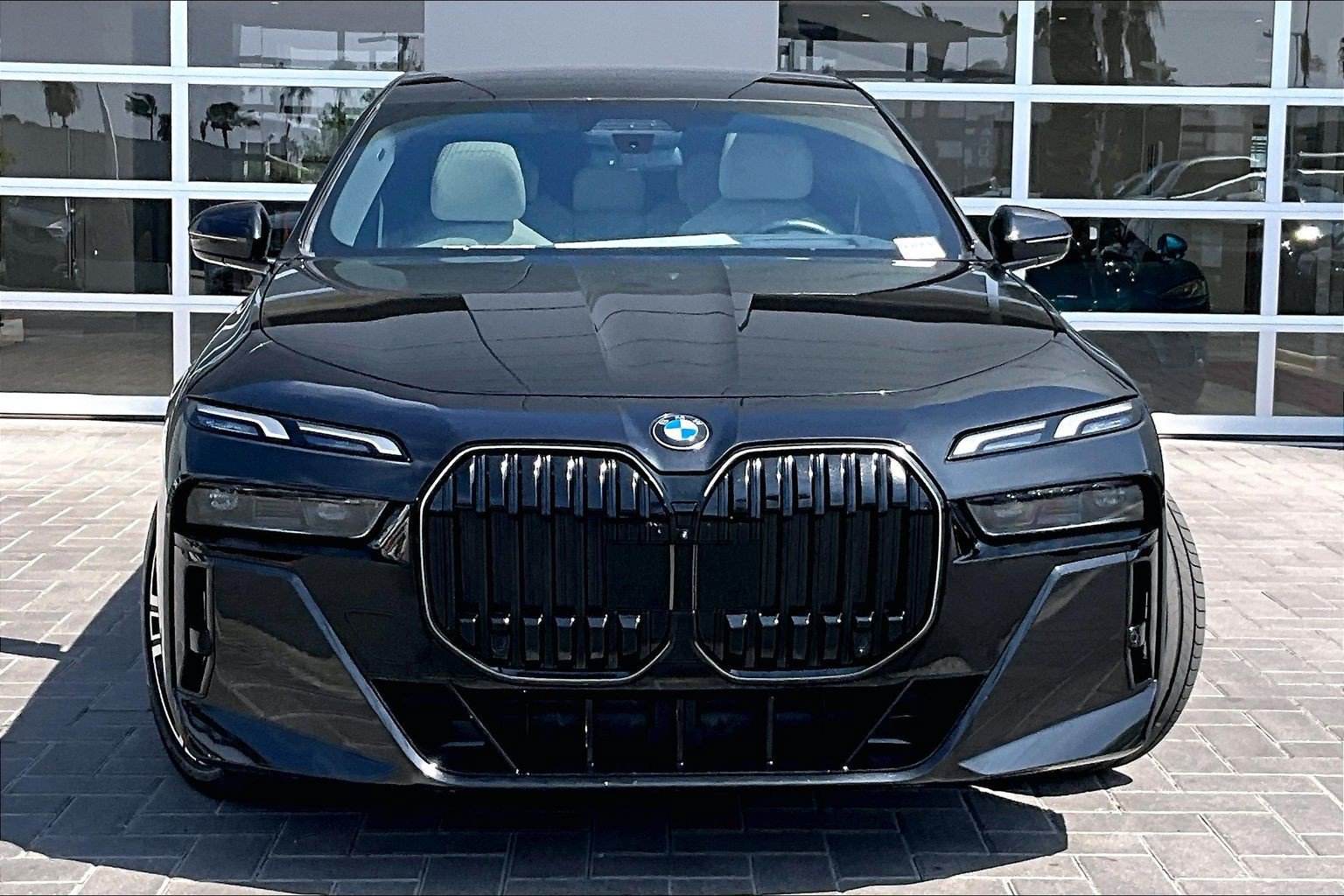 Used 2025 BMW 760i xDrive w/ Luxury Rear Seating Package AWD/4WD image 2