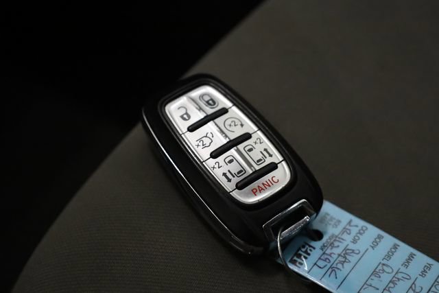 Used 2018 Chrysler Pacifica Touring Plus image 38